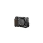Tilta pilnas kameros karkasas Nikon ZR su medine rankena, kabelių užtvanka ir keliais prijungimo taškais