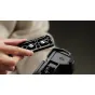 Tilta pilnos kameros dėžė Sony Alpha 7 V - priekinė pusė su šaltuoju šuolu ir sriegiais priedams montuoti