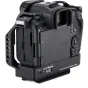 Tilta pilnos kameros korpusas su aktyvia aušinimo sistema Canon R5 Mark II – šoninis vaizdas, rodantis tvirtą aliuminio rėmą, silikono apdailą ir integruotą aušinimo sistemą