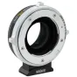 Metabones CY į Canon RF greitaveikio ULTRA 0.71x kino adapteris su Arca tipo statybine koja, šoninis vaizdas rodantis pozityvų užrakto mechanizmą ir tvirtą aliuminio konstrukciją
