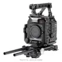 Tilta ES-T22-B Advanced rinkinys Canon C400 kamerai su moduline aliuminine struktūra, 7,8 colio strypais, viršutine rankena ir daugiapalčiu užpakaliniu bloku profesionaliam filmavimui.