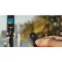 Insta360 Mini nuotolinis valdymas prietaisas INST11069 su kompaktišku dizainu, raudona mygtuku ir indikatoriumi, leidžiančiu valdyti kamerą be rankų iki 10 metrų atstumu.