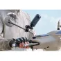 Insta360 INST110-47 motociklo veidrodžio tvirtinimas su veiksmo kamera, tvirtai pritvirtinta prie veidrodžio stiebo, skirta stabiliam trečiojo asmens vaizdo įrašymui