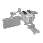 SmallRig Sony FX6 viršūninė plokštė 3186 su prijungtu Magic Arm 2115, rodanti įvairias montavimo galimybes ir LCD ekrano adaptoriaus vietą profesionaliam kameros įrenginiui.