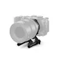 Tilta Nucleus autofokuso adapterio pagrindinis komplektas E į PL su 75 mm PL objektyvu, prijungtas prie Sony E-mount kameros, rodantis precizišką autofokuso valdymą