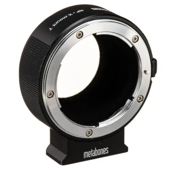 Metabones Nikon F į Fujifilm X-Mount adapteris su nuimamu Arca-tipo statyvo pėdute, juodu guminiu apdaru ir preciziškai pagaminta vario konstrukcija