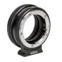 Metabones Nikon F į Canon RF adapteris juodas matinis šoninis vaizdas su precizišku diafragmos valdymo žiedu ir Arca-Swiss suderinamu trikojimo pagrindu