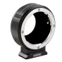 Metabones Olympus OM į Micro Four Thirds adaptorius su nuimamu Arca tipo statyvu, juodos ir sidabrinės spalvos apdaila, preciziška inžinerija ir vilnos vidus, kad sumažintų atspindžius.