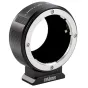 Metabones Olympus OM į FUJIFILM X-mount T adapteris - preciziškas mechaninis adapteris su satininiu chromu apdaila, nuimamu Arca tipo stoviklio pagrindu ir vilnos pamušalu, kad sumažintų vidinius atspindžius Olympus OM objektyva