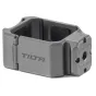 Tilta HDA-T15-MC-TG titano pilkos montavimo sagalvė DJI Osmo Pocket 3 su NATO šliuzu ir tekstūruotu laikikliu stabilumui.