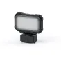 Tilta Khronos Mini LED dienos šviesos skydelis TK-MLP-DL-B su elegantišku dizainu ir išsklaidytu priekiu, idealiai tinka nešiojamam fotografijos apšvietim.