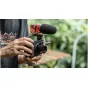 Canon PowerShot V1 su Tilta medine laikiklio plokšte, užtikrinančia patogų ir stabilų kameros laikymą
