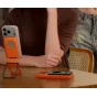 Ulanzi PS01 MagSnap telefonų laikiklis ryškioje oranžinėje spalvoje su MagSafe suderinamu magnetiniu laikikliu, patogus rankų laisvam naudojimui ir kelionėms.