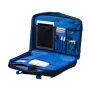 CamRade comPanion Bag atidarytas vaizdas su mėlynu paminkštintu vidumi, planšetės laikikliu, nešiojamojo kompiuterio skyriumi ir organizuotomis įrankių kišenėmis profesionaliai įrangai saugoti