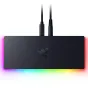 Razer Thunderbolt 5 Chroma dokas stotis su ryškia RGB apšvietimu, demonstruojanti elegantišką dizainą ir kelis Thunderbolt 5 jungčių portus.