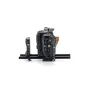 Tilta Canon C80 Pro kameros dėžė su ergonominiu mediniu rankena ir moduliariu priedų tvirtinimo sistema, šoninis vaizdas