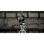 Tilta saugiklis Canon EOS R1 kamerai su skysčiu galvos montavimu, su 1/4-20 ir 3/8-16 siūlų adapteriais ir šaltu padu priedams
