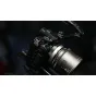 Tilta Panasonic S1R II kameros kėdė su reguliuojamu viršutiniu rankena ir saugoma objektyvo apsauga, su 1/4-20 ir 3/8-16 sriegiais įvairiems priedams tvirtinti