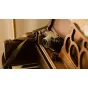 Tilta senovinės stiliaus fotoaparato apsauga Fujifilm X100VI su riešutmedžio rankena ir aukštos kokybės odiniu diržu, su ergonominiu nykščio laikikliu ir Arca suderinamu dizainu kelionių fotografijai.
