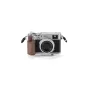 Tilta senovinė fotoaparato dėžė Fujifilm X100VI su riešutmedžio medine rankena ir ergonominiu nykščio laikikliu stabiliam rankiniam fotografavimui