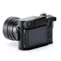Tilta vintage stiliaus fotoaparato sukimasis rankenos Leica Q3 su ergonomišku nykštuko pagalve ir integruota blykstės platforma, juoda spalva