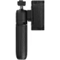 Ulanzi MT66 ClipMate 2-i-1 mini trikojis ir selfie lazdelė su greitu įtvirtinimu DJI Osmo Action kameroms, išskleistas selfie lazdelės režimu su tekstūruotu rankenėle.
