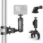 Ulanzi R105 Y Super klampė su 360° dvigubo rutulio galva ir Y-formos ratlankio užtvankė aktyviems kameroms, demonstruojanti modulinių priedų komplektą su GoPro tipo priedais