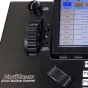 VariZoom River valdymo konsolė su 4 kamerų ir 7 ašų sistema, liečiamu ekranu ir valdymo elementais Pan, Tilt, Zoom, Fokus, Iris, Track ir Boom