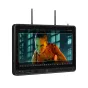 Atomos Sumo PRO 19 19 colio 4K HDR monitorius-įrašytojas su dvigubomis Wi-Fi antenomis, priekis rodantis įjungtą ekraną su fokusavimo įrankiais ir daugiakamerinio stebėjimo sąsaja