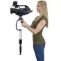 Varizoom VZ-FP FlowPod 3-i-1 stabilizatorius rankinėje pozicijoje su įmontuota kamera, idealus stabiliam vaizdo įrašymui DSLR ir vaizdo kameroms iki 4,1 kg