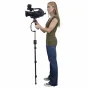 Varizoom FlowPod 3-in-1 stabilizatorius su išskleistu monopodu, palaikantis DSLR kamerą, idealus stabiliam filmavimui ir pakeltam naudojimui.