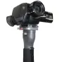 Varizoom VZSTEALTHPOD teleskopinis monopodas su greitu paleidimu plokšte ir prijungta Sony vaizdo kamera, išskleistas stabiliam filmavimui