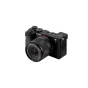 Sony Alpha be veidrodžio fotoaparato korpusas su Viltrox AF 14mm f/4.0 FE objektyvu, pasižymintis kompaktišku dizainu ir ryškia optika peizažų ir gatvės fotografijai