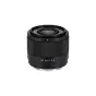 Viltrox AF 25mm F1.7 E objektyvas Sony E-mount su lotoso formos gaubtu, priekinis vaizdas, rodantis didelį atidarymą ir lengvą konstrukciją