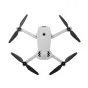 DJI Lito 1 bepilotinis orlaivis viršuje su išskleistais juodais propeleriais kryžiaus forma, lengvas baltas korpusas su centrine kamera ir DJI ženklu, sukurtas patogumui su oranžiniais propelerų galiukais matomumui.