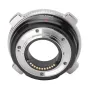 Viltrox EF-M1 Pro adapterio viršus su vidiniais elektroniniais kontaktais ir sukamu užrakinimo mechanizmu Canon EF/EF-S objektyvams M43 kameroms