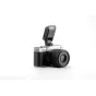 Viltrox Vintage Z2-F blykstė, sumontuota ant Fujifilm kameros su 28 mm objektyvu, kompaktiškas ir lengvas apšvietimas fotografijai
