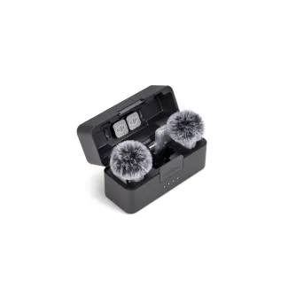 DJI Mic Mini 2 bevilnių mikrofonų komplektas su dviem siuntikais ir mobiliojo priimtiklio įkrovimo dėže, turinčia magnetinius dangtelius ir pūkuotas vėjo apsaugas DJI Mic Mini 2 bevilnių mikrofonų komplektas su dviem siuntikais ir mobiliojo priimtiklio įkrovimo dėže, turinčia magnetinius dangtelius ir pūkuotas vėjo apsaugas