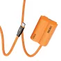 ZGCINE PD-W235 dublio baterija su USB-C įvestimi, oranžinė apvyniota kabelis, artimas vaizdas maitinimo adapteriui kameroms ir vaizdo įrenginiams