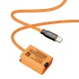 ZGCINE USB-C į NP-FW50 dubliakinio baterijos kabelis su oranžine plešta jungtimi, skirtas stabiliam kameros maitinimui, turintis USB-C PD įvestį ir saugos funkcijas