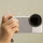 Tilta Khronos Lite Samsung Galaxy S26 Ultra dėklas su integruota valdymo rankena, sidabrinis, pabrėžiantis ergonomišką dizainą ir objektyvo apsaugą profesionaliam mobiliajam filmavimui