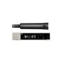 Sennheiser EW-D SKM-S rankinio bevielio mikrofono siųstuvas su nutildymo mygtuku, šalia EW-D EM skaitmeninio UHF imtuvo su OLED ekranu ir XLR išvestimi