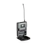 Sennheiser SK-XSW-A kūno paketo siųstuvas su išskleista antena, LCD ekranu ir nutildymo mygtuku belaidėms lavalier mikrofonų sistemoms 548–572 MHz dažnių juostoje