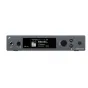 Sennheiser SR IEM G4 bežiedinis stereo siųstuvas su aktyviu OLED ekranu, rodančiu 548.100 MHz dažnį, priekiniais valdymo elementais ir SYNC funkcija profesionaliam ausinių monitoravimui