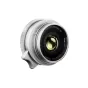 Thypoch DZO Ksana 35mm f/2 ASPH Leica M objektyvas su sidabrine chromine apdaila ir pridedama objektyvo skydine, demonstruojantis Epoch Coating 84 efektą meniniam bokeh ir nostalgiškoms spalvų tonams.