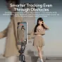 Ulanzi TT23 magnetinis savitaikinio lazdelės statyvinis tripodas su AI 360° veido ir kūno sekimu, demonstruojantis sklandų sekimo atkūrimą, kai kas nors praeina prieš kamerą, idealiai tinka vlogams ir tiesioginėms transliacijoms