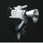 FALCAM Move LightGo motorizuota šviesos pozicionavimo sistema su Bowens montu, turinti 170° nuolydžio ir 450° pasukimo funkcijas, su atspindinčiu disku ir laidiniu valdymu studijiniam apšvietimui