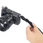 SmallRig kameros kaklo juosta Lite 2794 pritaisyta prie be veidrodinės Canon kameros su greito atidarymo užraktu