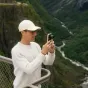 Moment SuperTele 240mm T-Series teleobjektyvas prijungtas prie mobiliojo telefono, idealus tolimų nuotraukų fotografijai su kinine perspektyva ir aiškiomis detalėmis