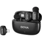 Boya bevilnio mikrofonų mini 2-01 komplektas su atviru įkrovimo dėže, USB-C priimtikliu ir dviem siųstuvais iOS ir Android įrenginiams